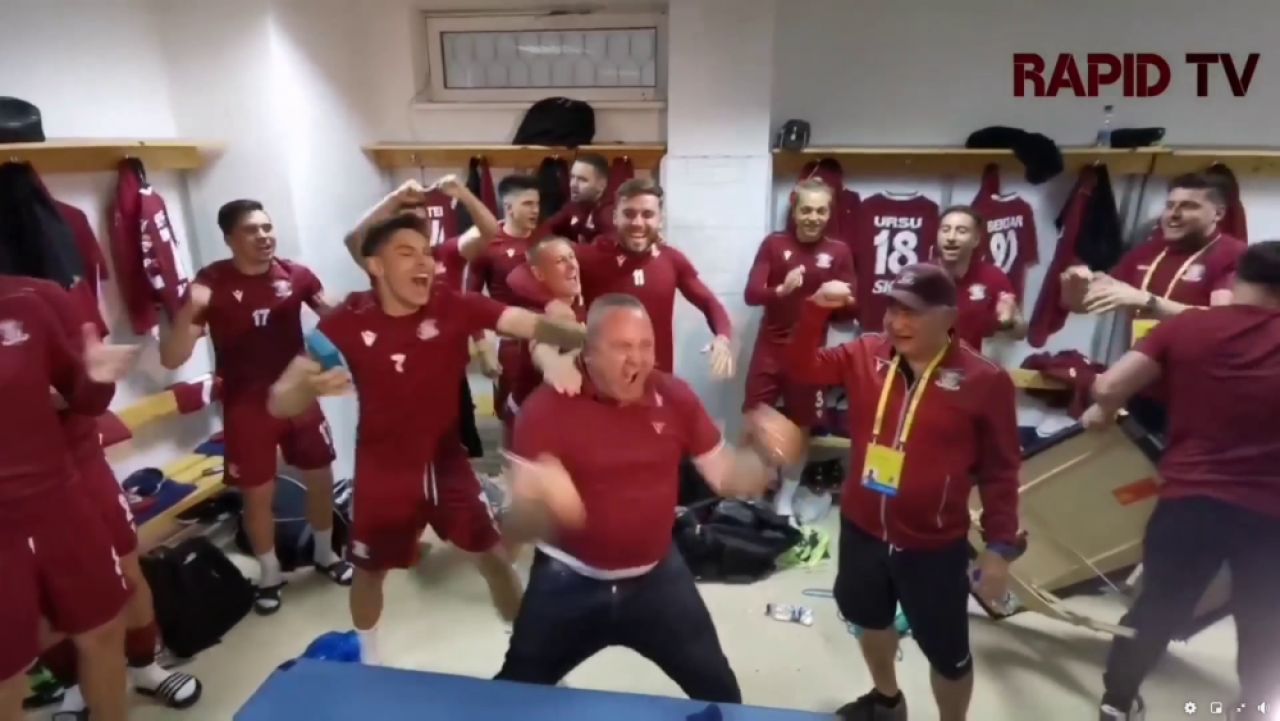 'Poetul' Iosif pe modul TURBO! Imagini fantastice dupa promovarea Rapidului. A scos burtica in fata si a inceput sa urle: ce a urmat in vestiar :)_6