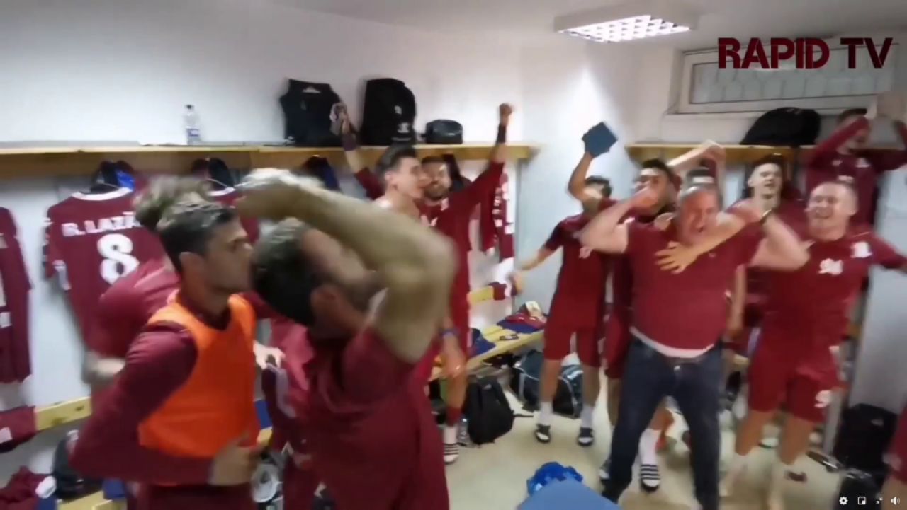 'Poetul' Iosif pe modul TURBO! Imagini fantastice dupa promovarea Rapidului. A scos burtica in fata si a inceput sa urle: ce a urmat in vestiar :)_11