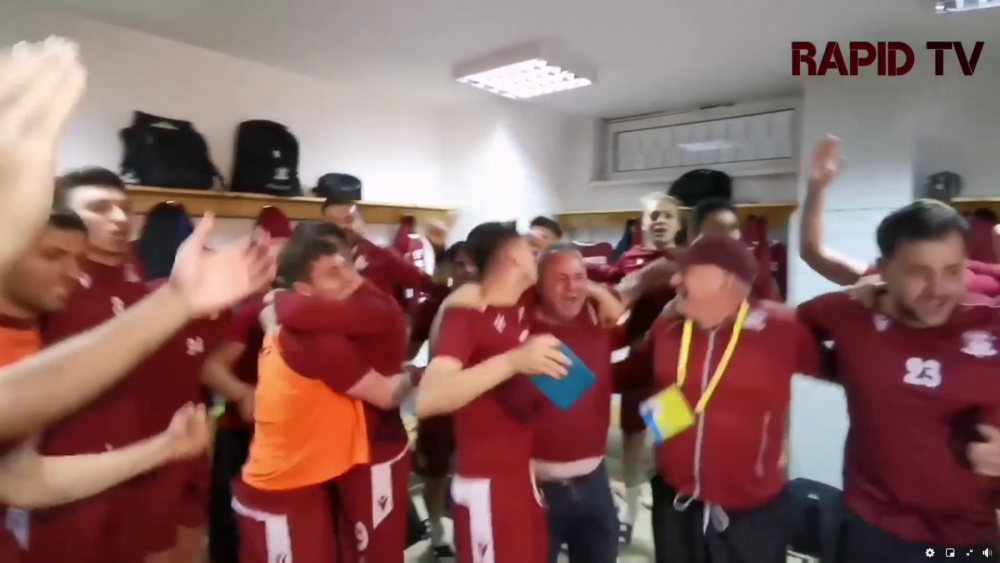 'Poetul' Iosif pe modul TURBO! Imagini fantastice dupa promovarea Rapidului. A scos burtica in fata si a inceput sa urle: ce a urmat in vestiar :)_25