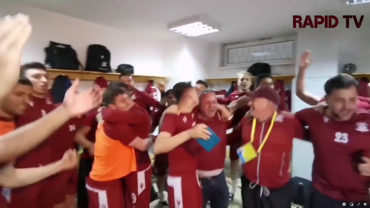 'Poetul' Iosif pe modul TURBO! Imagini fantastice dupa promovarea Rapidului. A scos burtica in fata si a inceput sa urle: ce a urmat in vestiar :)_25