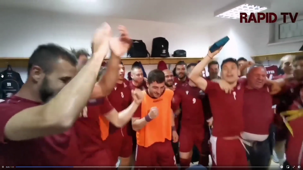 'Poetul' Iosif pe modul TURBO! Imagini fantastice dupa promovarea Rapidului. A scos burtica in fata si a inceput sa urle: ce a urmat in vestiar :)_26