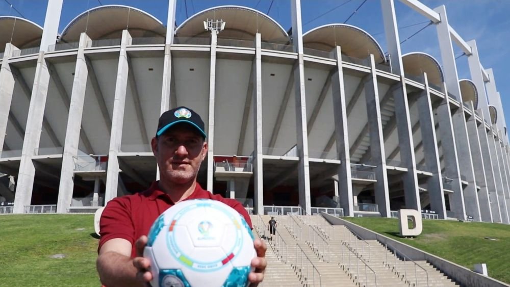 EXCLUSIV | In 2016, a alergat si a pedalat pana la Paris! Acum a legat prin alergare stadioanele din Bucuresti destinate Euro 2020
