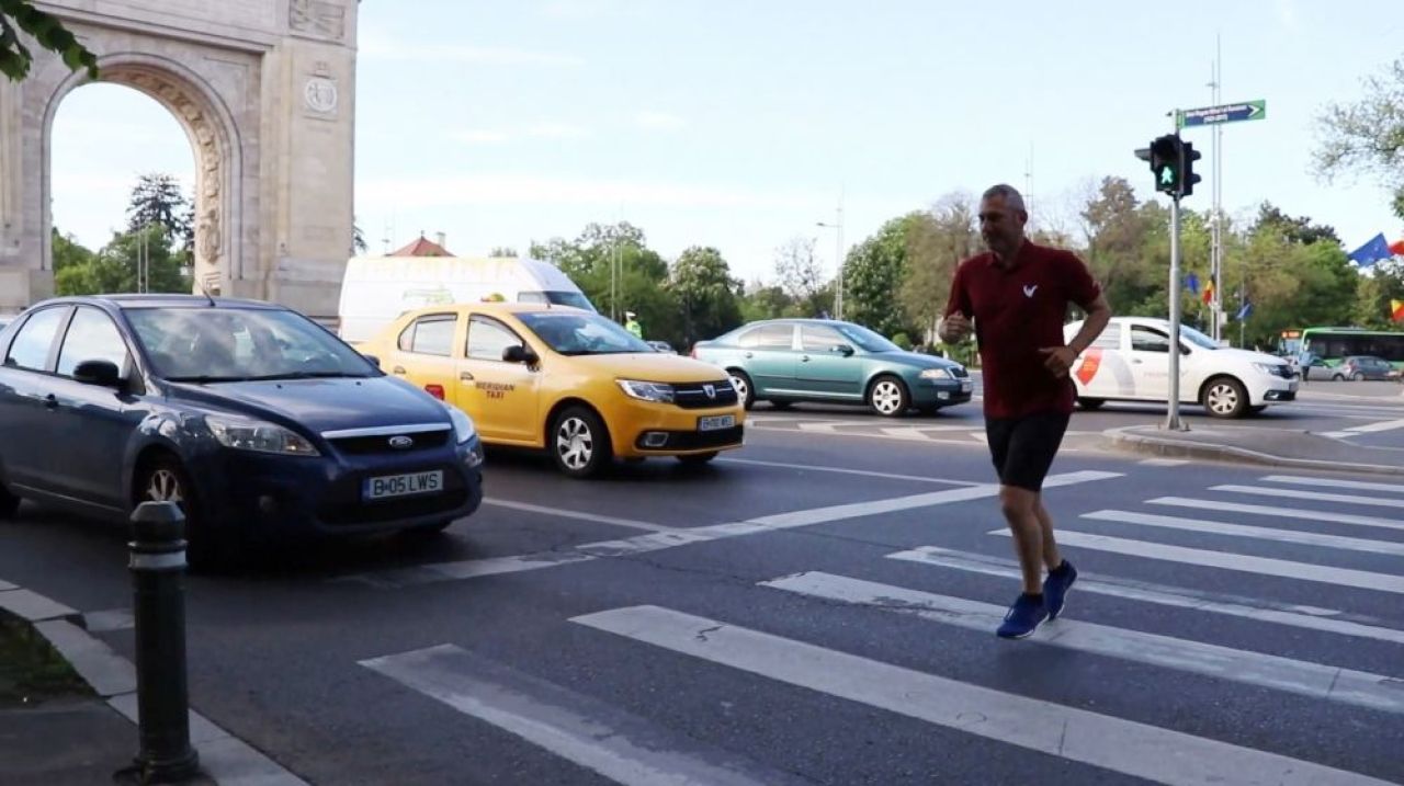 EXCLUSIV | In 2016, a alergat si a pedalat pana la Paris! Acum a legat prin alergare stadioanele din Bucuresti destinate Euro 2020 _13