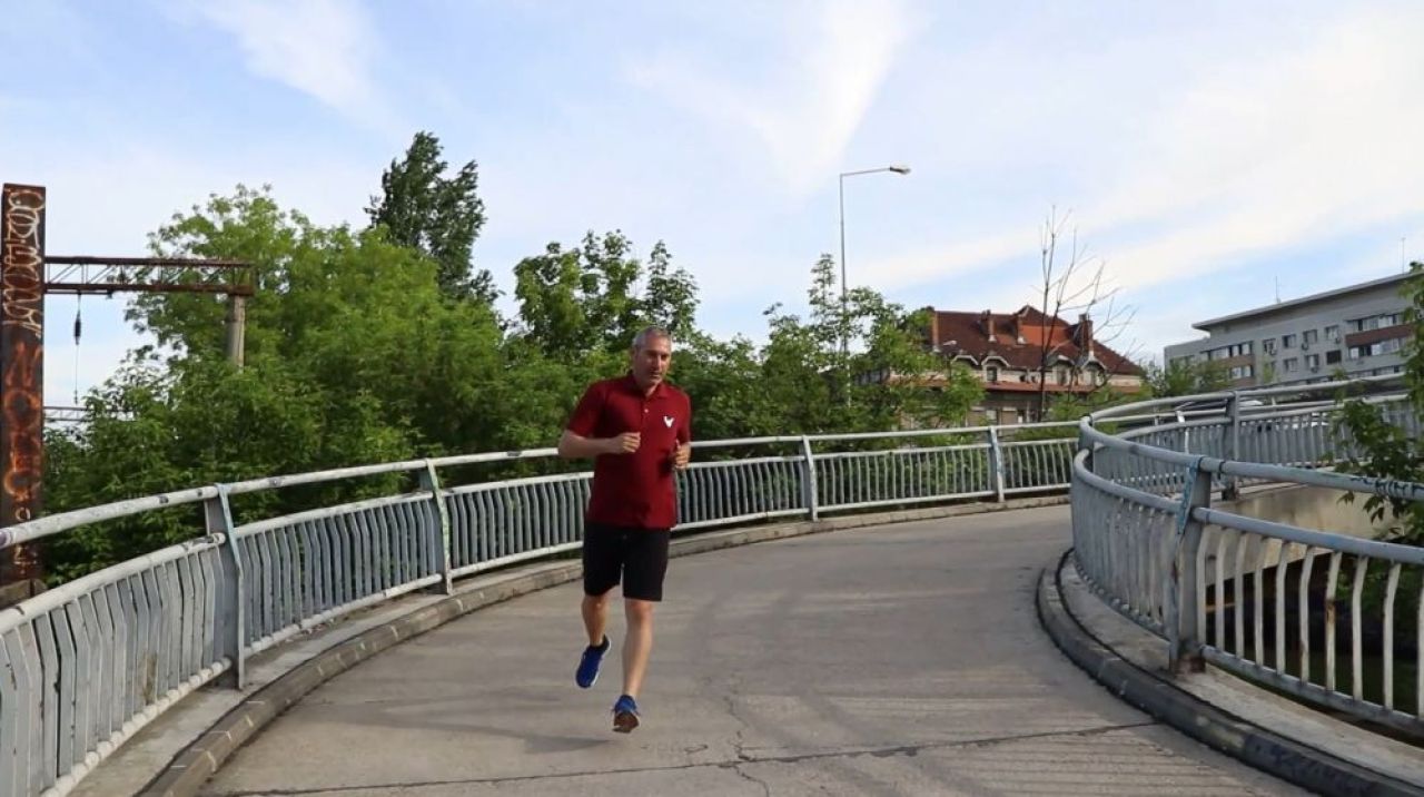 EXCLUSIV | In 2016, a alergat si a pedalat pana la Paris! Acum a legat prin alergare stadioanele din Bucuresti destinate Euro 2020 _16