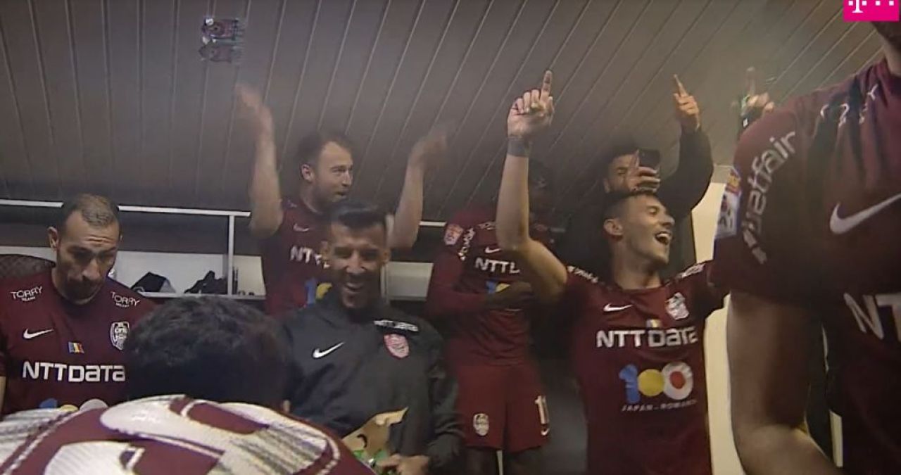 GENIAL! Ce scria pe tricourile luate de jucatorii CFR-ului imediat dupa ce au devenit campioni_1