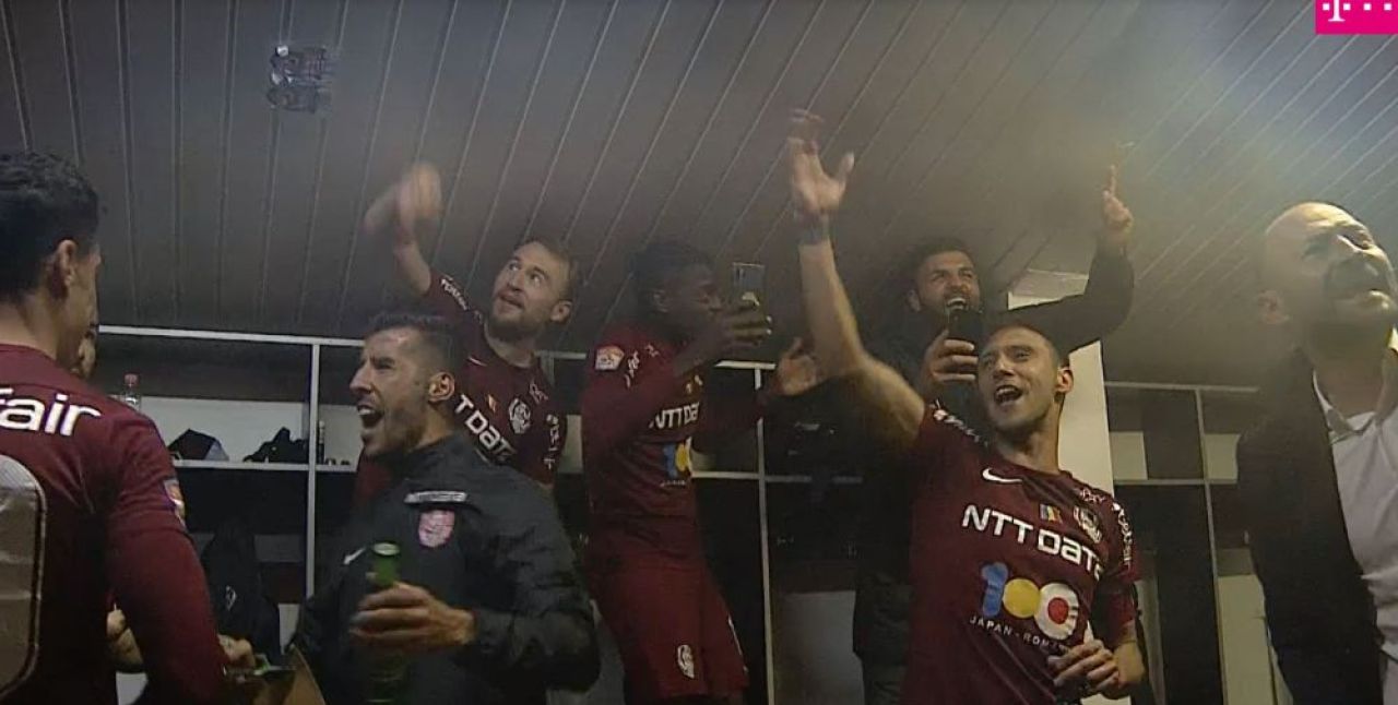 GENIAL! Ce scria pe tricourile luate de jucatorii CFR-ului imediat dupa ce au devenit campioni_2