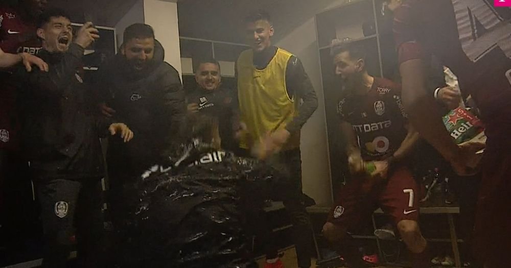 GENIAL! Ce scria pe tricourile luate de jucatorii CFR-ului imediat dupa ce au devenit campioni_3