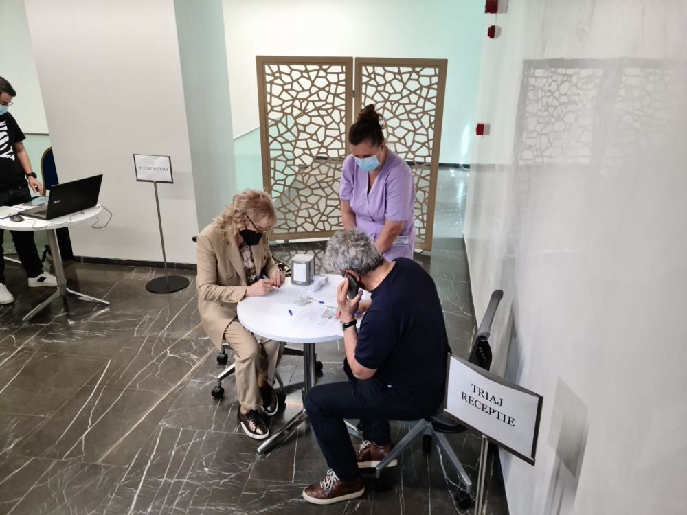 Mircea Lucescu s-a vaccinat alaturi de sotia sa! George Copos, omul care i s-a alaturat in lupta anti-Covid_3
