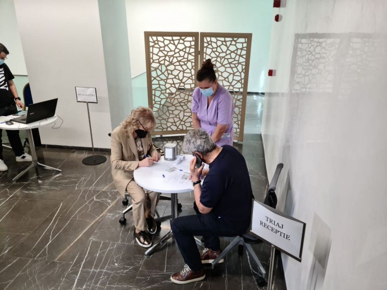 Mircea Lucescu s-a vaccinat alaturi de sotia sa! George Copos, omul care i s-a alaturat in lupta anti-Covid_3