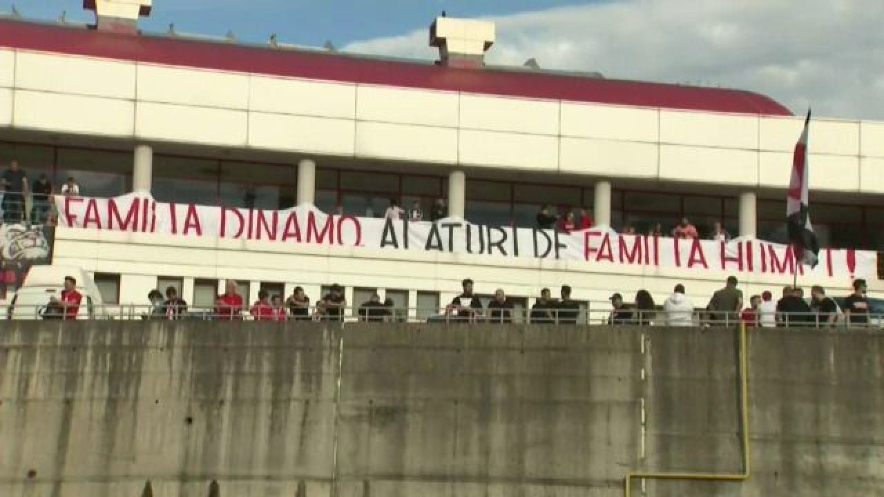 Suporterii dinamovisti, spectacol total la ultimul meci din acest sezon!