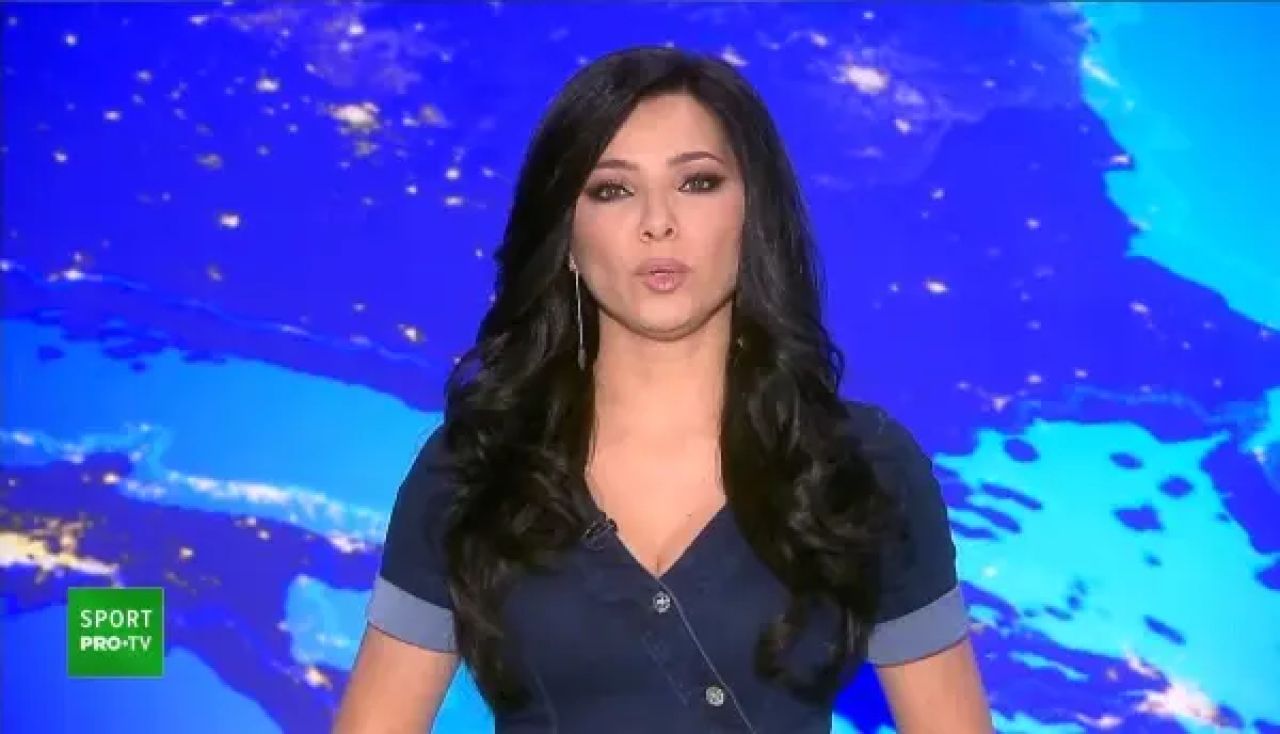 ”Cea mai sexy fotbalistă din lume” a fost prezentată la noua sa echipă!_17