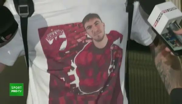 ”Cea mai sexy fotbalistă din lume” a fost prezentată la noua sa echipă!_16