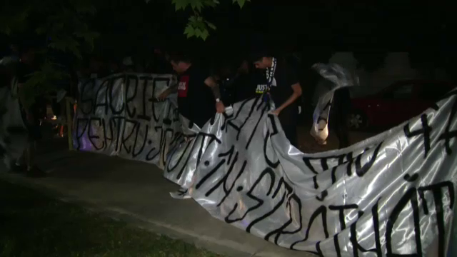 Ultrasii FCSB s-au dus peste echipa la Giurgiu dupa ce au aflat ca vine Sumudica! Au tipat impotriva lui MM Stoica si l-au injurat pe Sumudica. Imaginile momentului_2