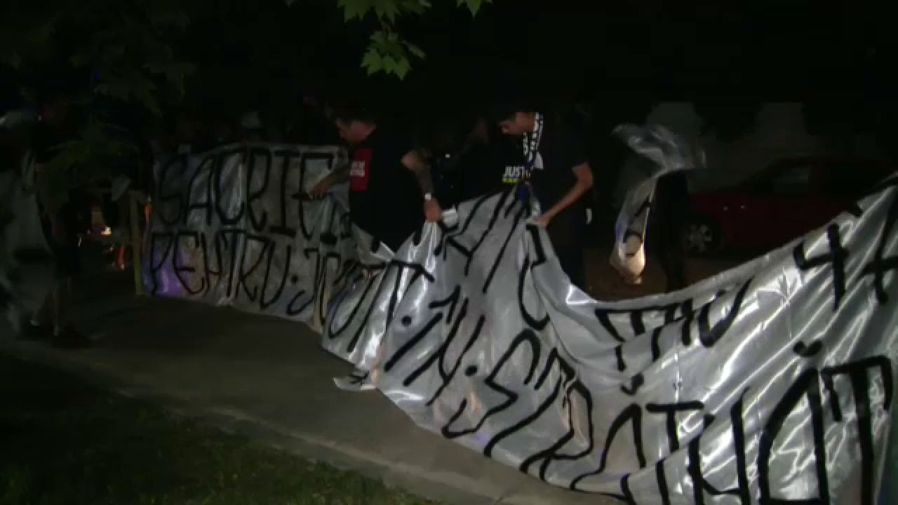 Ultrasii FCSB s-au dus peste echipa la Giurgiu dupa ce au aflat ca vine Sumudica! Au tipat impotriva lui MM Stoica si l-au injurat pe Sumudica. Imaginile momentului_2