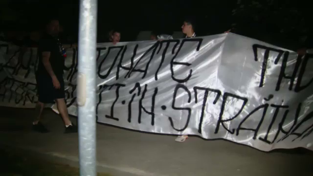 Ultrasii FCSB s-au dus peste echipa la Giurgiu dupa ce au aflat ca vine Sumudica! Au tipat impotriva lui MM Stoica si l-au injurat pe Sumudica. Imaginile momentului_6