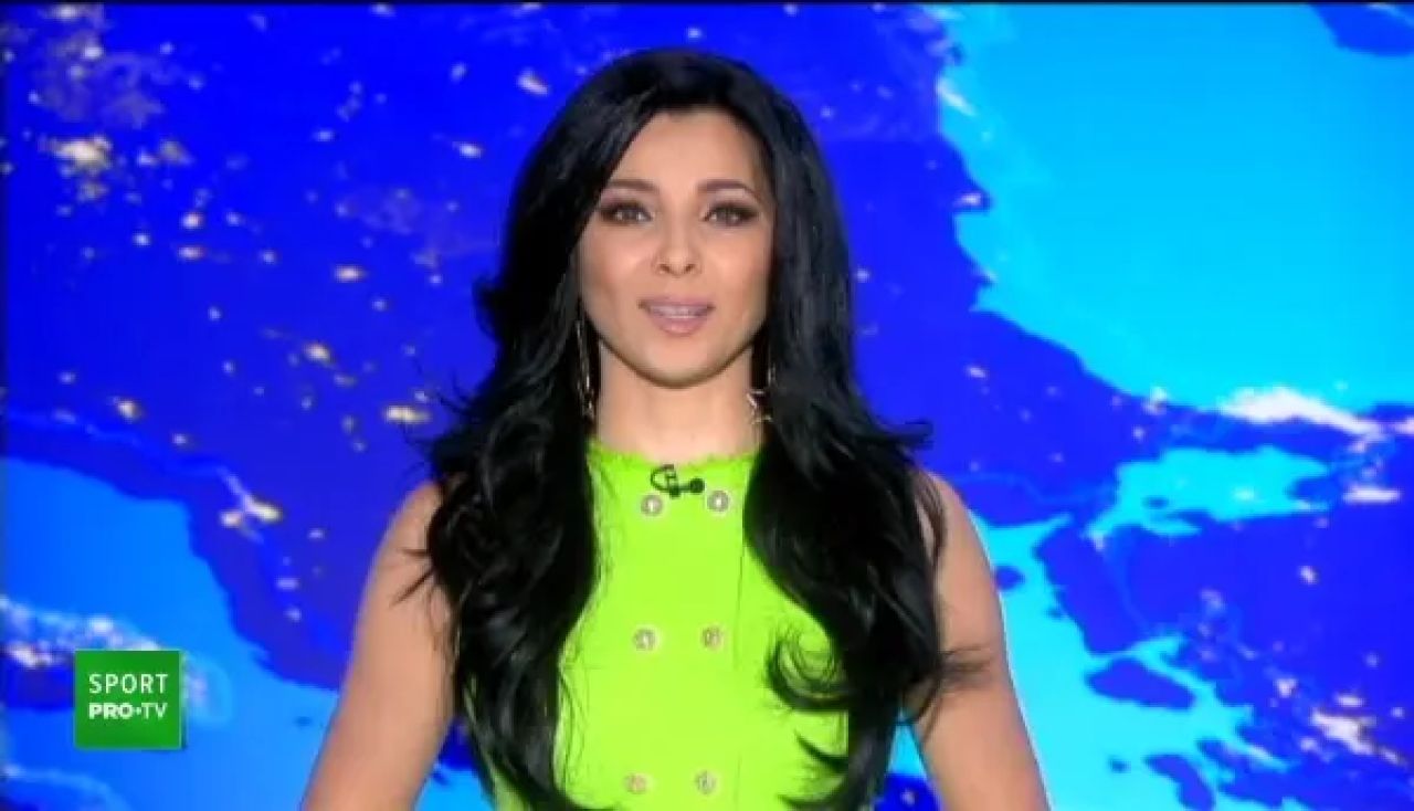 ”Cea mai sexy fotbalistă din lume” a fost prezentată la noua sa echipă!_10