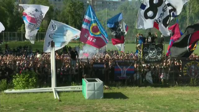 Atmosfera senzationala facuta de fanii Stelei! Sute de ultrasi isi incurajeaza favoritii din afara stadionului!