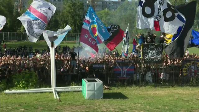 Atmosfera senzationala facuta de fanii Stelei! Sute de ultrasi isi incurajeaza favoritii din afara stadionului!