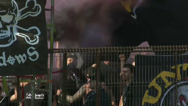 Atmosfera senzationala facuta de fanii Stelei! Sute de ultrasi isi incurajeaza favoritii din afara stadionului! 