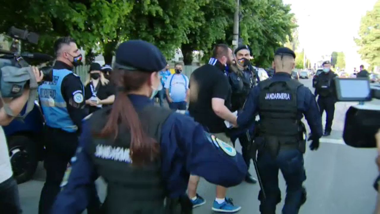 Haos la Ploiesti! Fanii lui CSU au inceput sa il huiduie si sa il injure pe Burleanu cand a ajuns la stadion! Ultrasii i-au atacat masina_11