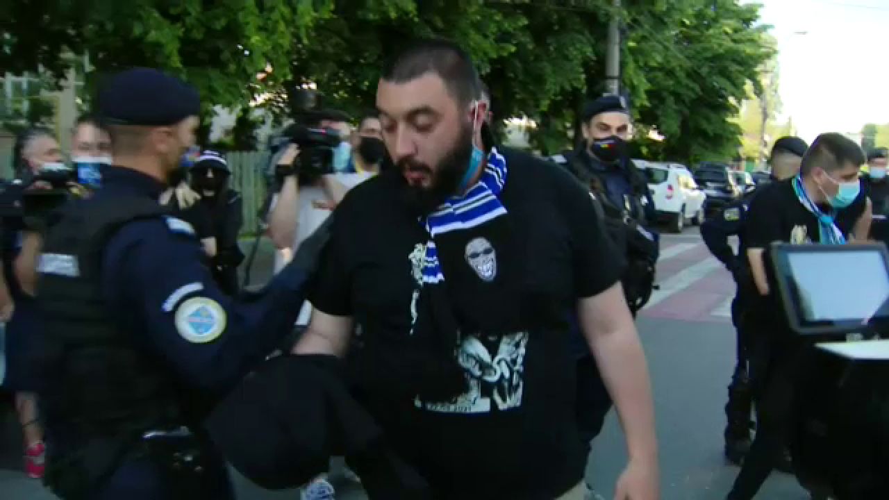 Haos la Ploiesti! Fanii lui CSU au inceput sa il huiduie si sa il injure pe Burleanu cand a ajuns la stadion! Ultrasii i-au atacat masina_15