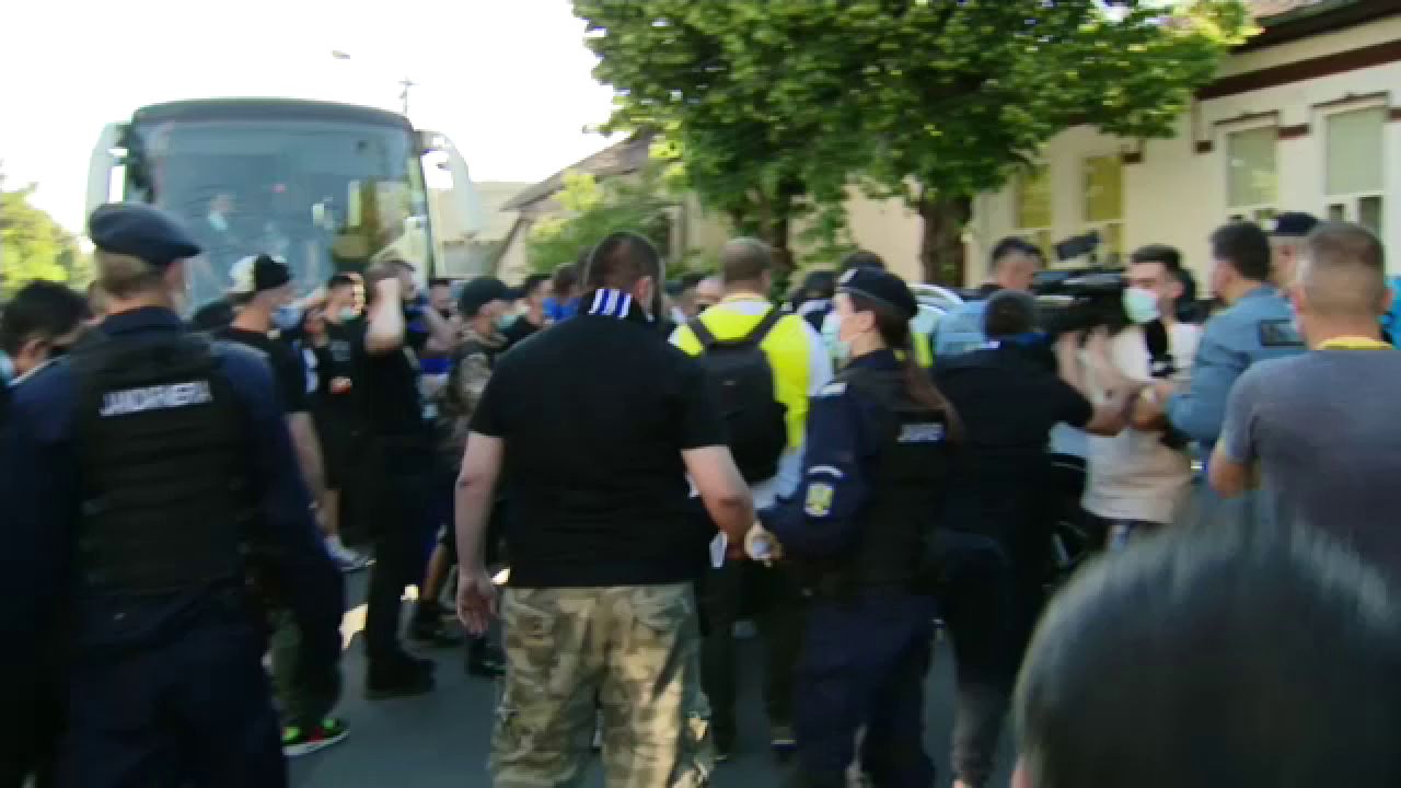 Haos la Ploiesti! Fanii lui CSU au inceput sa il huiduie si sa il injure pe Burleanu cand a ajuns la stadion! Ultrasii i-au atacat masina_20
