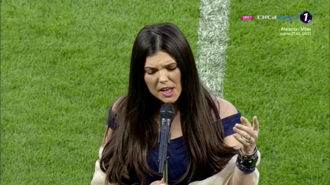 Mai emotionant de atat nu se poate! Momente incredibile inainte de startul Cupei Romaniei! Paula Seling a cantat imnul si i-a emotionat pe toti_5