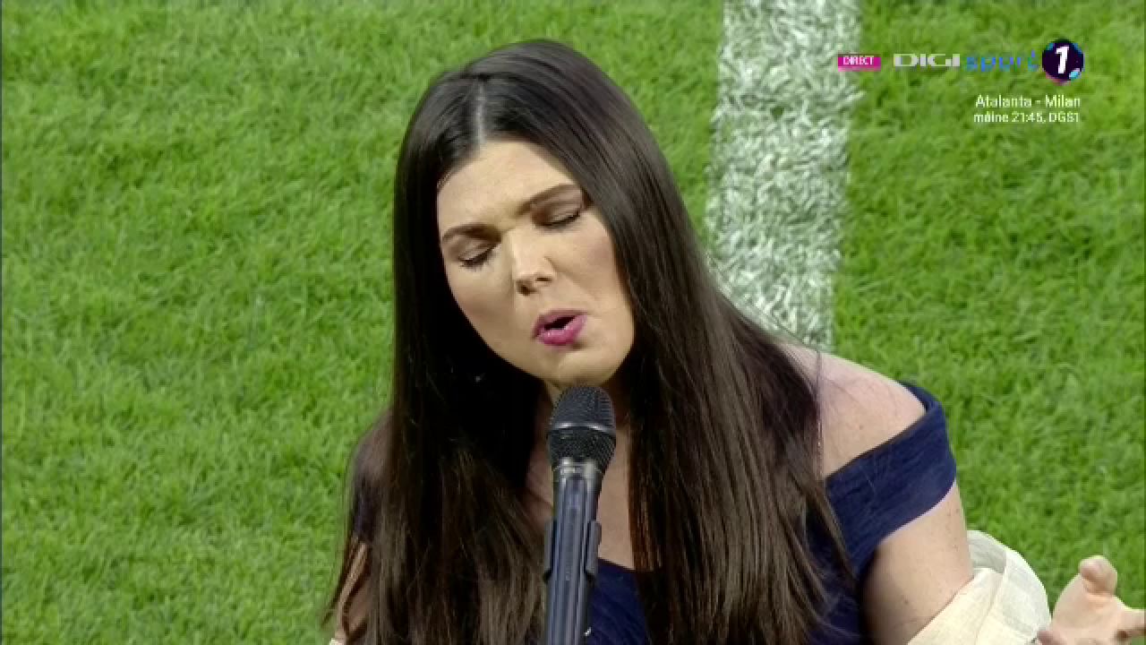 Mai emotionant de atat nu se poate! Momente incredibile inainte de startul Cupei Romaniei! Paula Seling a cantat imnul si i-a emotionat pe toti_11