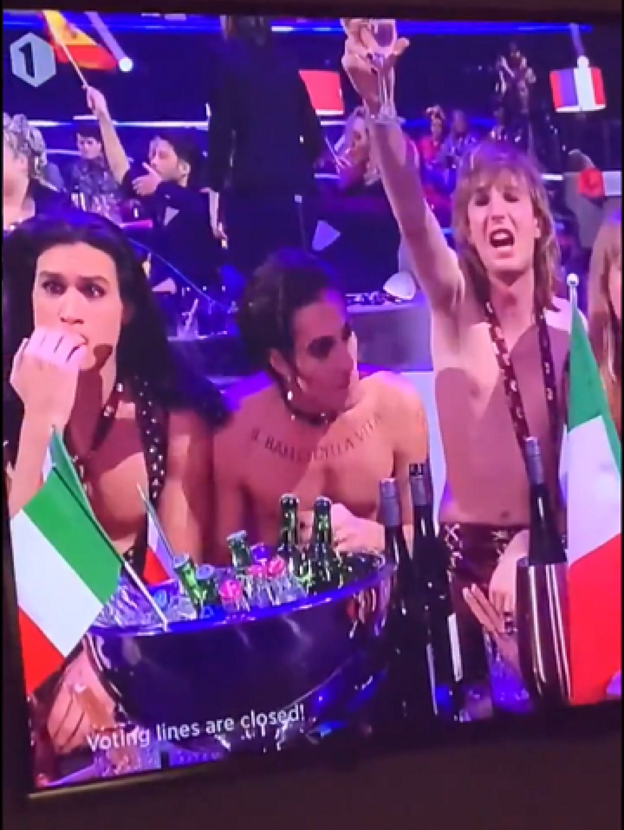Imaginile care fac inconjurul lumii! A tras pe nas in timp ce era filmat? Ce a putut sa faca italianul care a castigat Eurovision_3