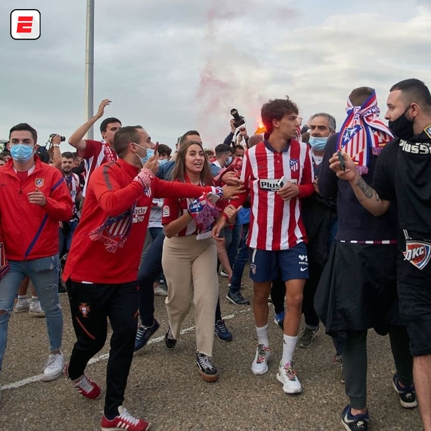 Imagini incredibile din Spania! Vedetele lui Simeone au dansat pe strazi cu fanii dupa ce Atletico a cucerit titlul! Gestul emotionant al lui Koke