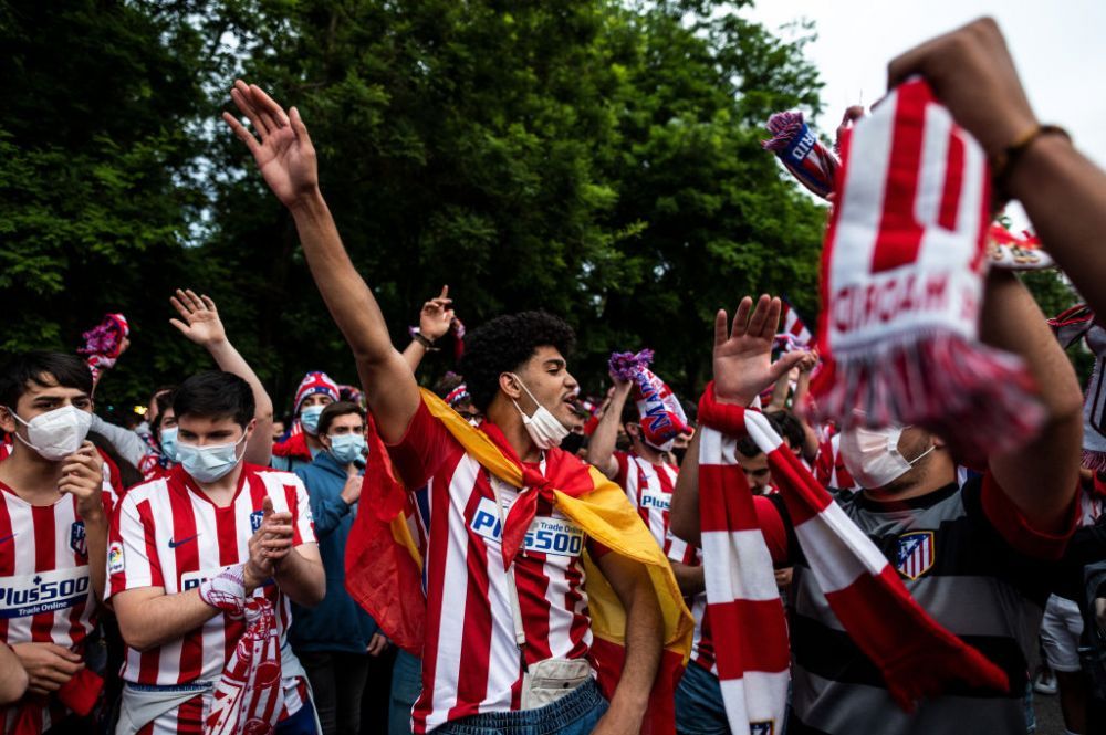 Imagini incredibile din Spania! Vedetele lui Simeone au dansat pe strazi cu fanii dupa ce Atletico a cucerit titlul! Gestul emotionant al lui Koke_2