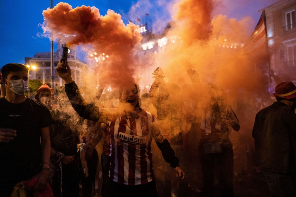 Imagini incredibile din Spania! Vedetele lui Simeone au dansat pe strazi cu fanii dupa ce Atletico a cucerit titlul! Gestul emotionant al lui Koke_3