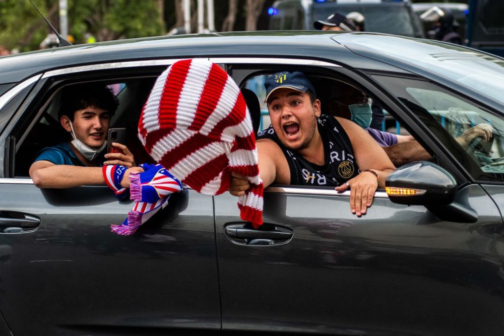 Imagini incredibile din Spania! Vedetele lui Simeone au dansat pe strazi cu fanii dupa ce Atletico a cucerit titlul! Gestul emotionant al lui Koke_6