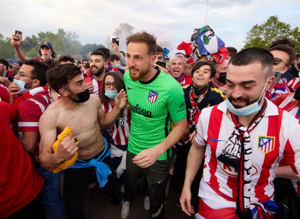 Imagini incredibile din Spania! Vedetele lui Simeone au dansat pe strazi cu fanii dupa ce Atletico a cucerit titlul! Gestul emotionant al lui Koke_9