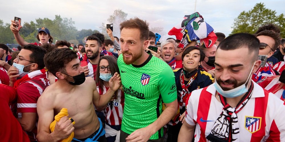 Imagini incredibile din Spania! Vedetele lui Simeone au dansat pe strazi cu fanii dupa ce Atletico a cucerit titlul! Gestul emotionant al lui Koke_10