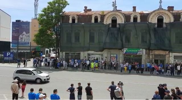 Sarbatoare la Craiova! Jucatorii au iesit sa petreaca alaturi de suporteri cucerirea Cupei Romaniei! Imagini senzationale _3