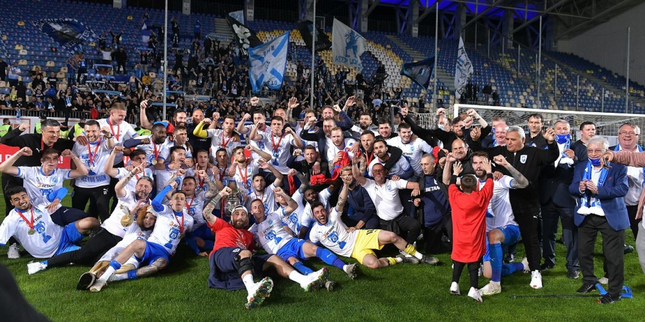 Sarbatoare la Craiova! Jucatorii au iesit sa petreaca alaturi de suporteri cucerirea Cupei Romaniei! Imagini senzationale _5