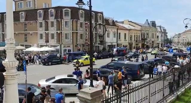 Sarbatoare la Craiova! Jucatorii au iesit sa petreaca alaturi de suporteri cucerirea Cupei Romaniei! Imagini senzationale _6