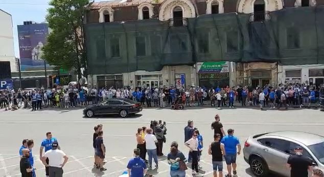 Sarbatoare la Craiova! Jucatorii au iesit sa petreaca alaturi de suporteri cucerirea Cupei Romaniei! Imagini senzationale _7