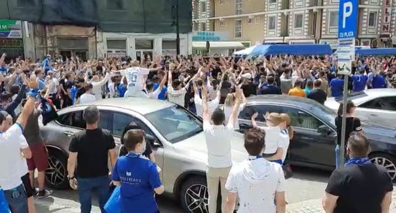 Sarbatoare la Craiova! Jucatorii au iesit sa petreaca alaturi de suporteri cucerirea Cupei Romaniei! Imagini senzationale _8