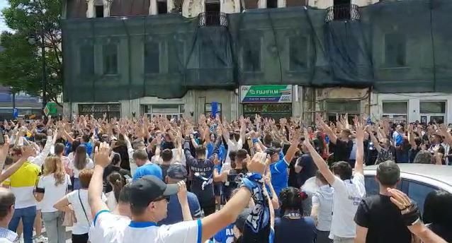 Sarbatoare la Craiova! Jucatorii au iesit sa petreaca alaturi de suporteri cucerirea Cupei Romaniei! Imagini senzationale _10
