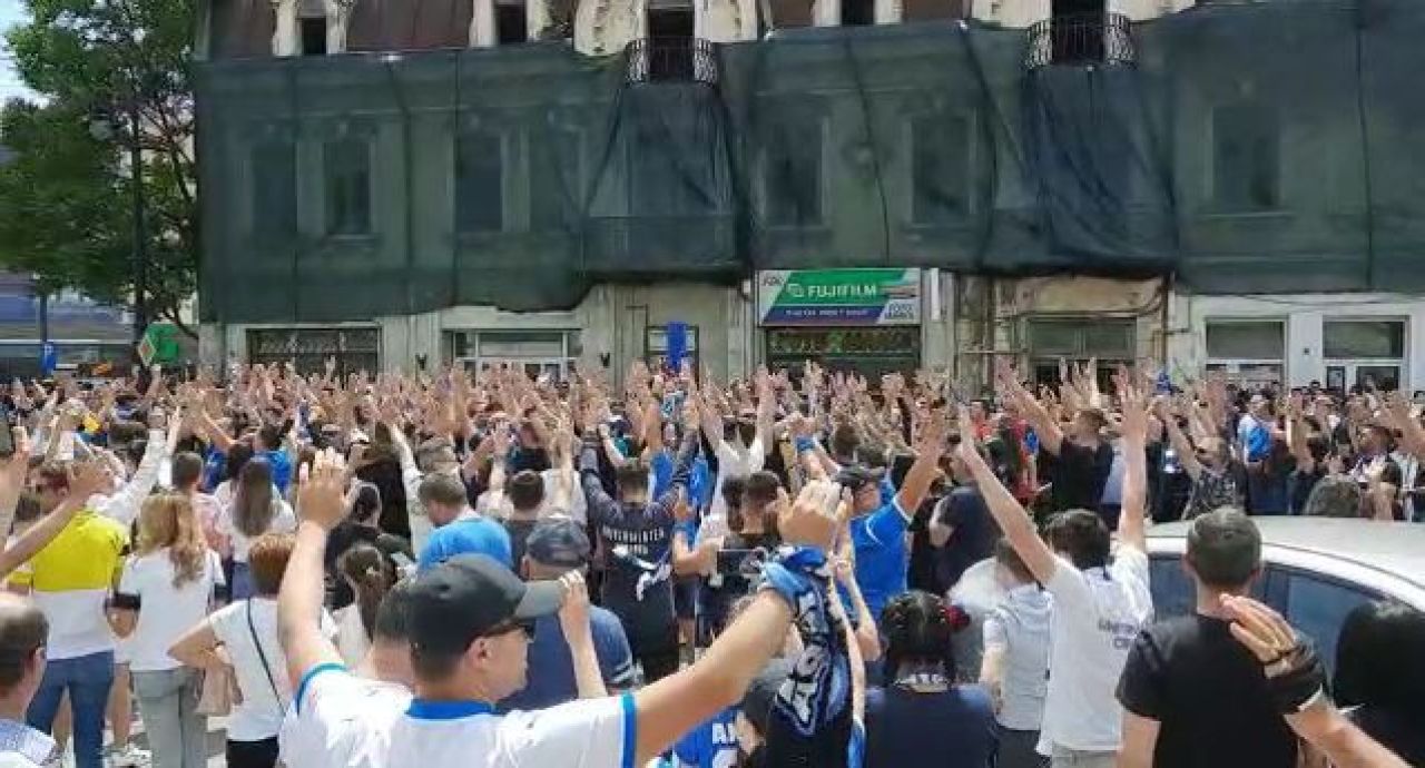 Sarbatoare la Craiova! Jucatorii au iesit sa petreaca alaturi de suporteri cucerirea Cupei Romaniei! Imagini senzationale _10