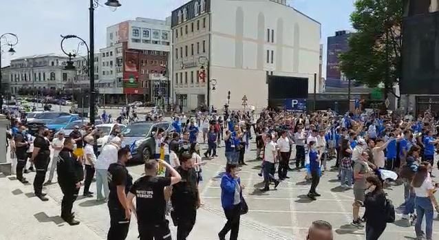 Sarbatoare la Craiova! Jucatorii au iesit sa petreaca alaturi de suporteri cucerirea Cupei Romaniei! Imagini senzationale _11
