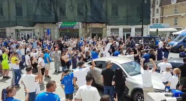 Sarbatoare la Craiova! Jucatorii au iesit sa petreaca alaturi de suporteri cucerirea Cupei Romaniei! Imagini senzationale _12