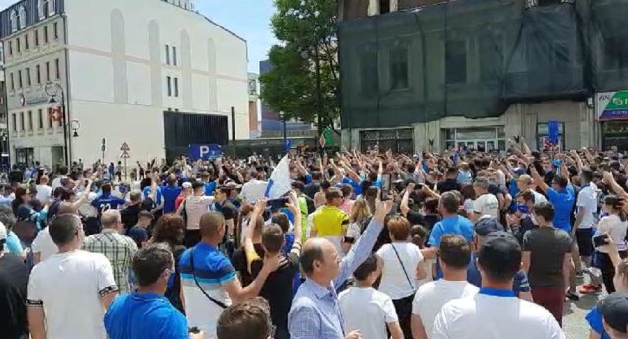 Sarbatoare la Craiova! Jucatorii au iesit sa petreaca alaturi de suporteri cucerirea Cupei Romaniei! Imagini senzationale _14