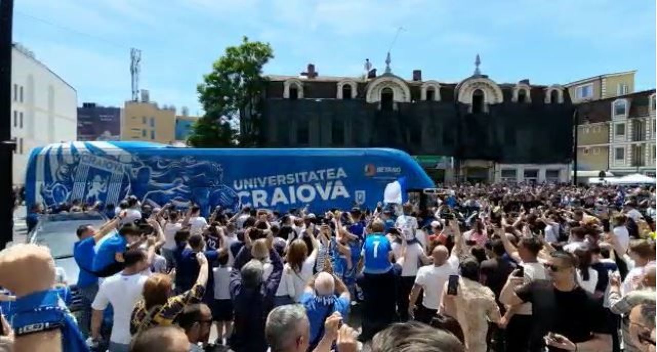 Sarbatoare la Craiova! Jucatorii au iesit sa petreaca alaturi de suporteri cucerirea Cupei Romaniei! Imagini senzationale _15