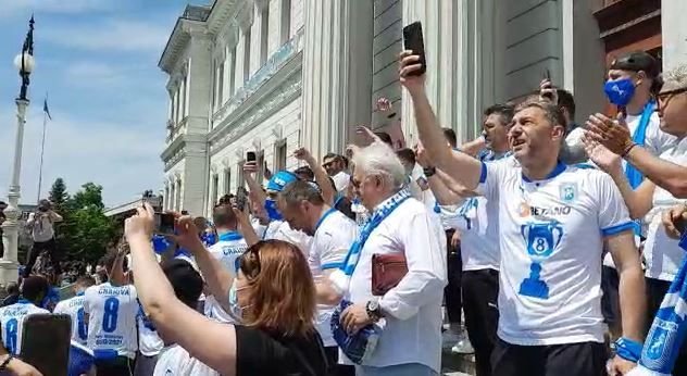 Sarbatoare la Craiova! Jucatorii au iesit sa petreaca alaturi de suporteri cucerirea Cupei Romaniei! Imagini senzationale _18