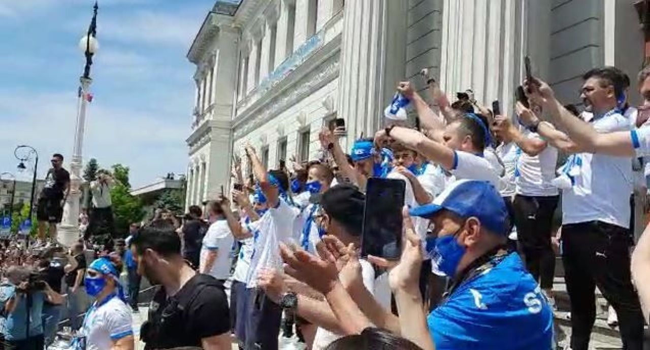 Sarbatoare la Craiova! Jucatorii au iesit sa petreaca alaturi de suporteri cucerirea Cupei Romaniei! Imagini senzationale _19