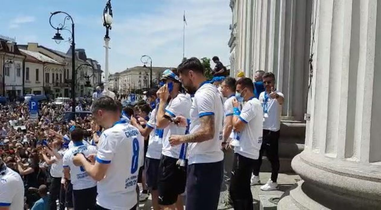 Sarbatoare la Craiova! Jucatorii au iesit sa petreaca alaturi de suporteri cucerirea Cupei Romaniei! Imagini senzationale _23
