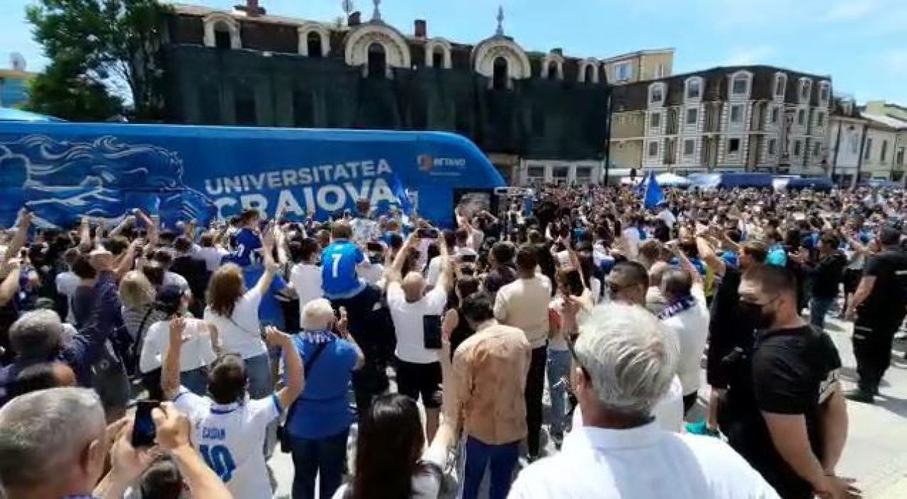 Sarbatoare la Craiova! Jucatorii au iesit sa petreaca alaturi de suporteri cucerirea Cupei Romaniei! Imagini senzationale _26